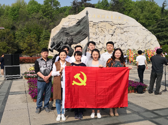 清明祭英烈，遺志永傳承—置業(yè)公司第一、第二黨支部組織開(kāi)展祭掃烈士陵園活動(dòng)