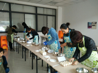 公司工會舉辦迎 “三八節(jié)”烘焙活動